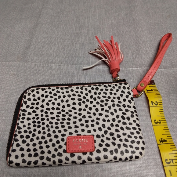 Fossil leather wristlet.Used Condition - Picture 1 of 4